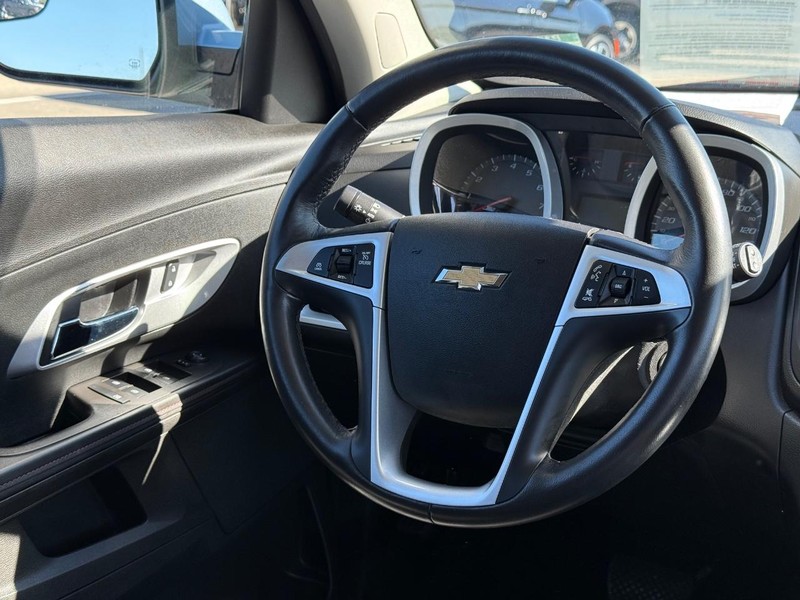 Chevrolet Equinox Vehicle Full-screen Gallery Image 12