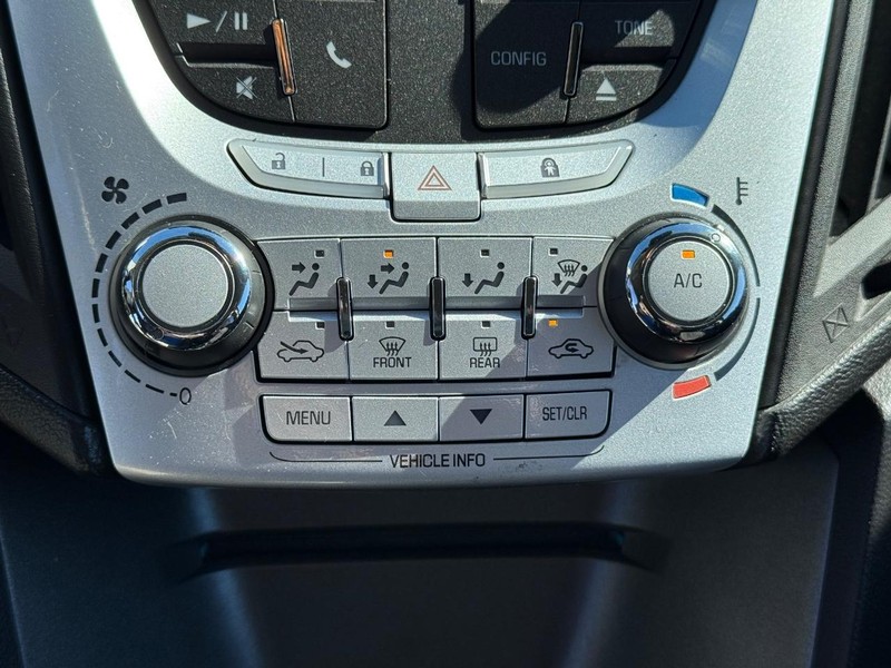 Chevrolet Equinox Vehicle Full-screen Gallery Image 17