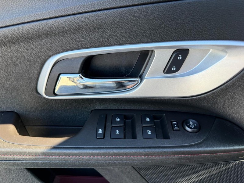 Chevrolet Equinox Vehicle Full-screen Gallery Image 22