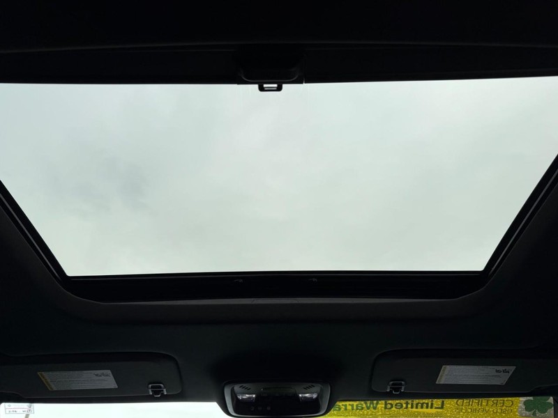 Chevrolet Traverse Vehicle Full-screen Gallery Image 12