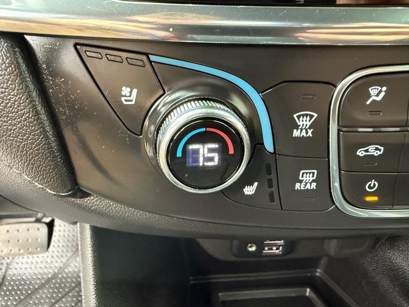 Chevrolet Traverse Vehicle Full-screen Gallery Image 18