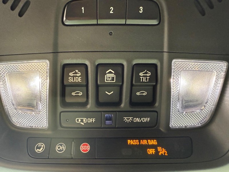 Chevrolet Traverse Vehicle Full-screen Gallery Image 24