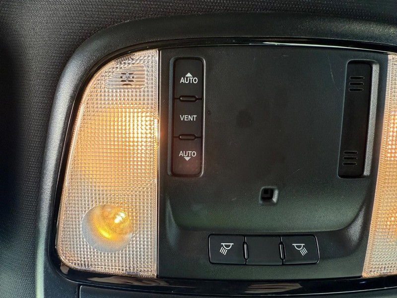 Dodge Durango Vehicle Full-screen Gallery Image 24