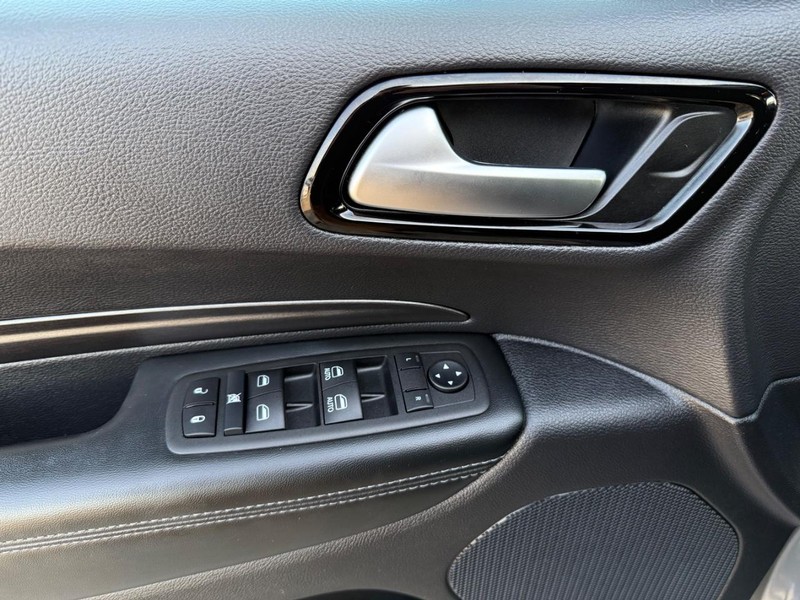 Dodge Durango Vehicle Full-screen Gallery Image 27