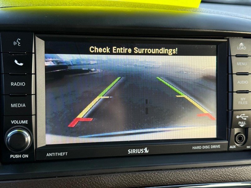 Chrysler Town & Country Vehicle Full-screen Gallery Image 19