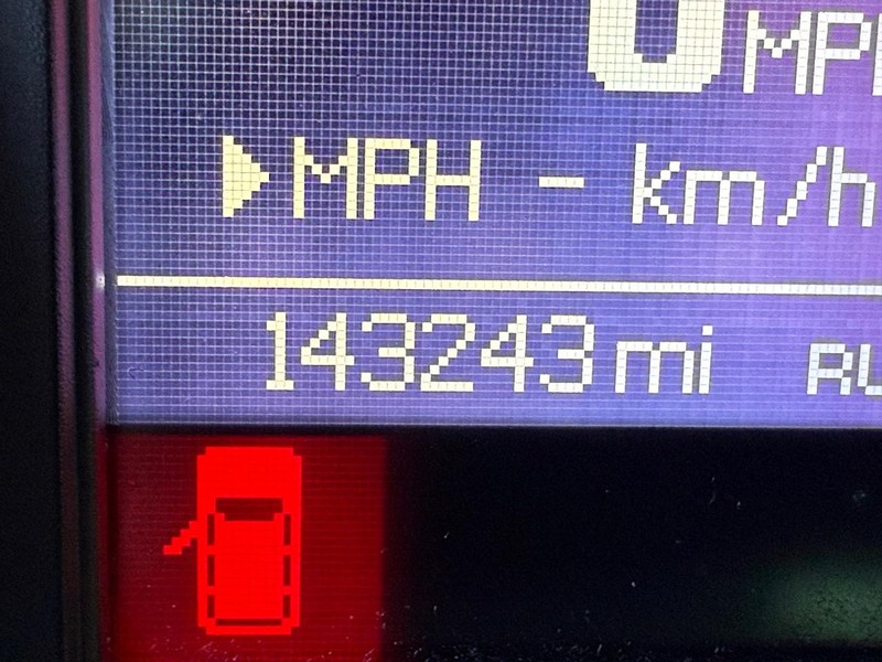 Chrysler Town & Country Vehicle Full-screen Gallery Image 24