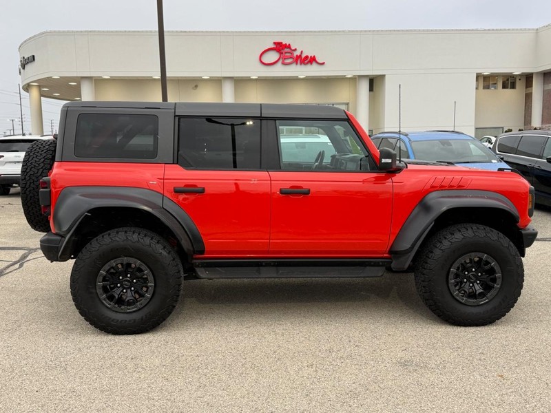 Ford Bronco Vehicle Full-screen Gallery Image 02