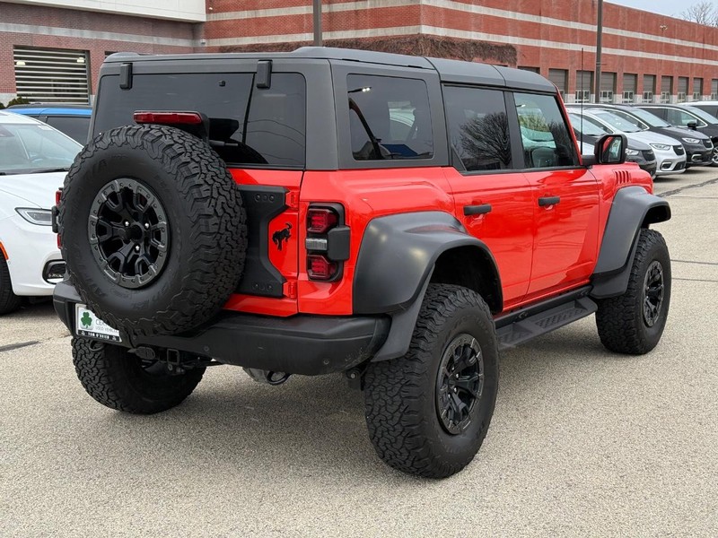 Ford Bronco Vehicle Full-screen Gallery Image 03