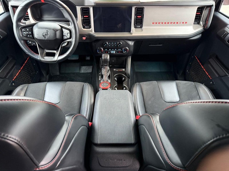 Ford Bronco Vehicle Full-screen Gallery Image 11