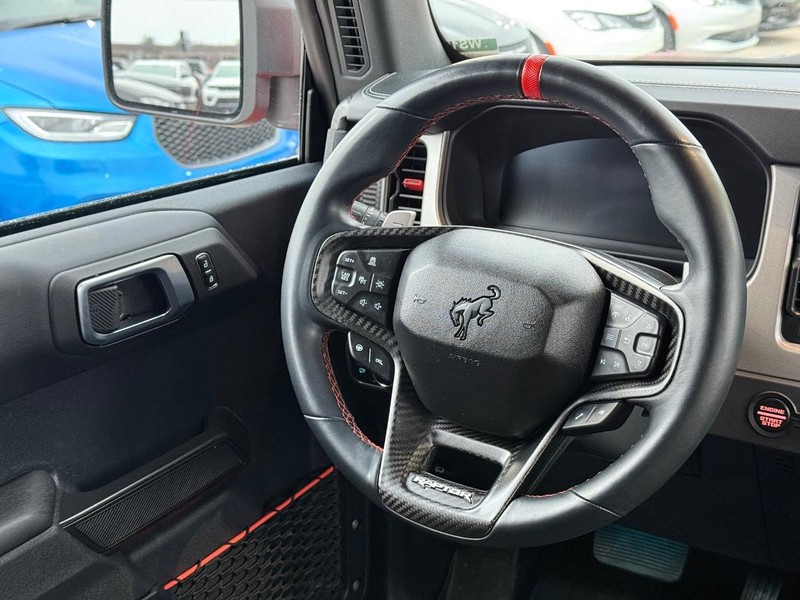 Ford Bronco Vehicle Full-screen Gallery Image 12