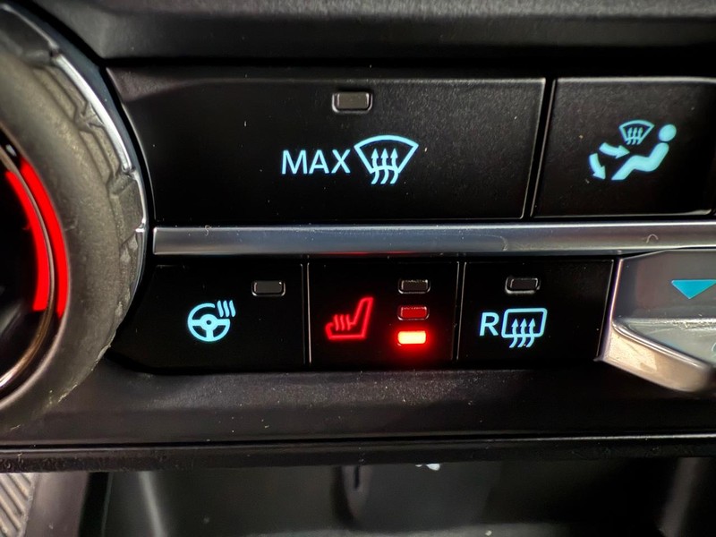 Ford Bronco Vehicle Full-screen Gallery Image 16