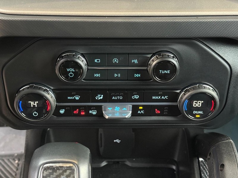 Ford Bronco Vehicle Full-screen Gallery Image 19