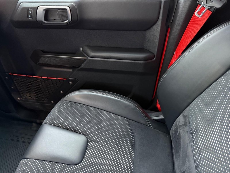 Ford Bronco Vehicle Full-screen Gallery Image 21