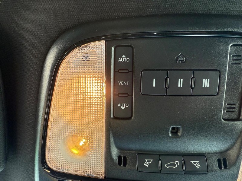 Dodge Durango Vehicle Full-screen Gallery Image 25