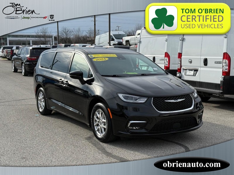 Chrysler Pacifica Vehicle Full-screen Gallery Image 01