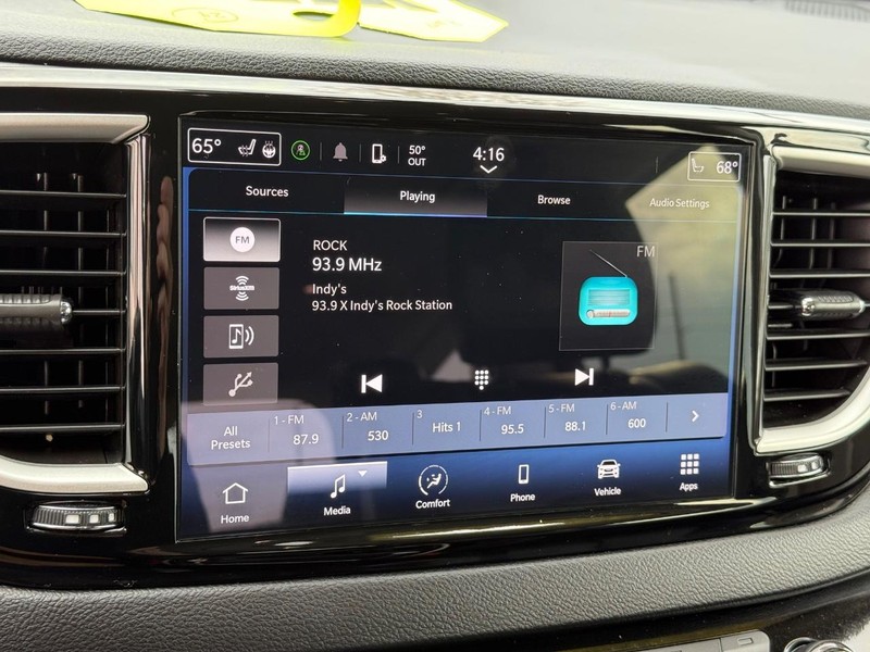 Chrysler Pacifica Vehicle Full-screen Gallery Image 18