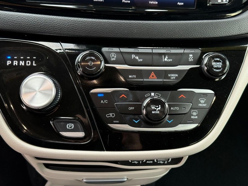 Chrysler Pacifica Vehicle Full-screen Gallery Image 20