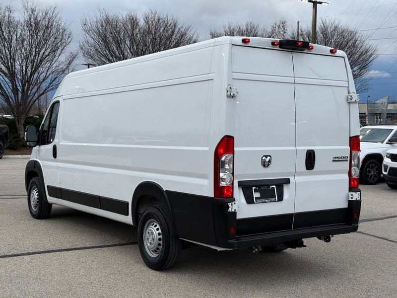 Ram ProMaster Cargo Van Vehicle Full-screen Gallery Image 05