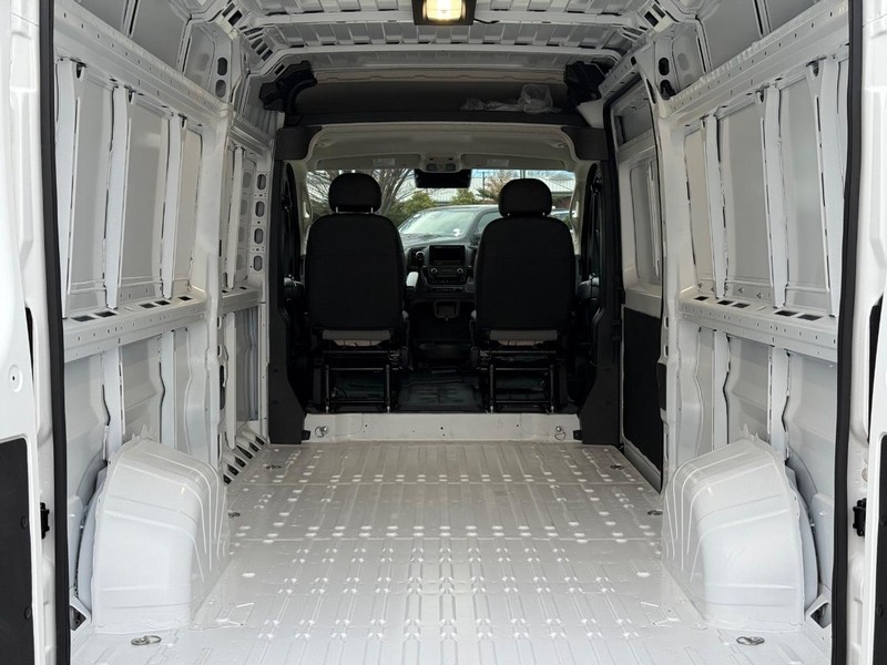 Ram ProMaster Cargo Van Vehicle Full-screen Gallery Image 07