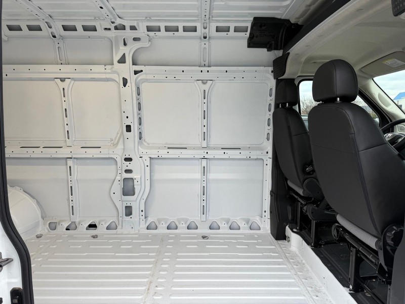 Ram ProMaster Cargo Van Vehicle Full-screen Gallery Image 10