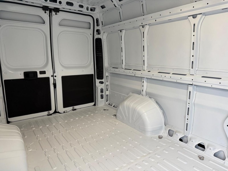 Ram ProMaster Cargo Van Vehicle Full-screen Gallery Image 11