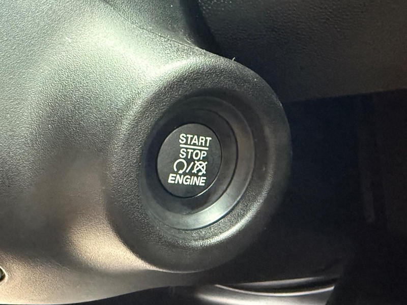 Ram ProMaster Cargo Van Vehicle Full-screen Gallery Image 16