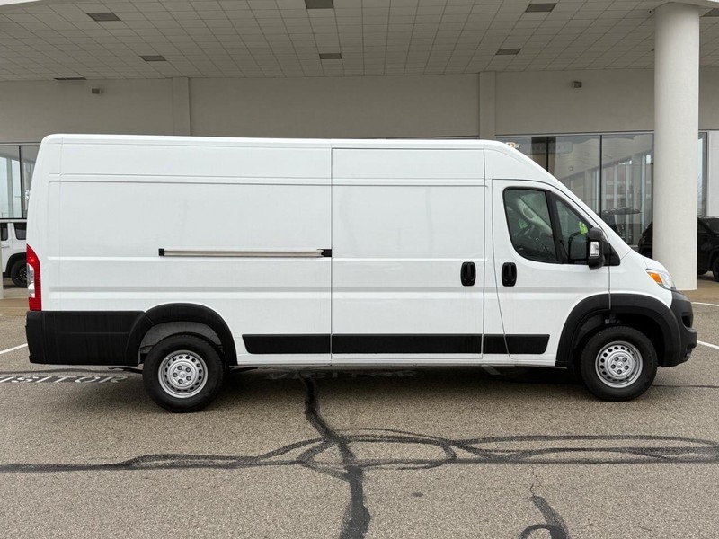 Ram ProMaster Cargo Van Vehicle Full-screen Gallery Image 02