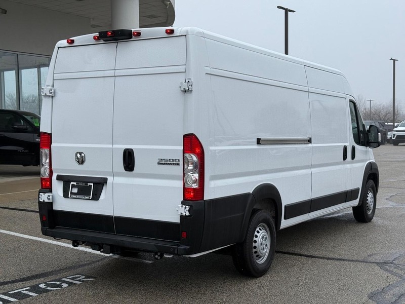 Ram ProMaster Cargo Van Vehicle Full-screen Gallery Image 03