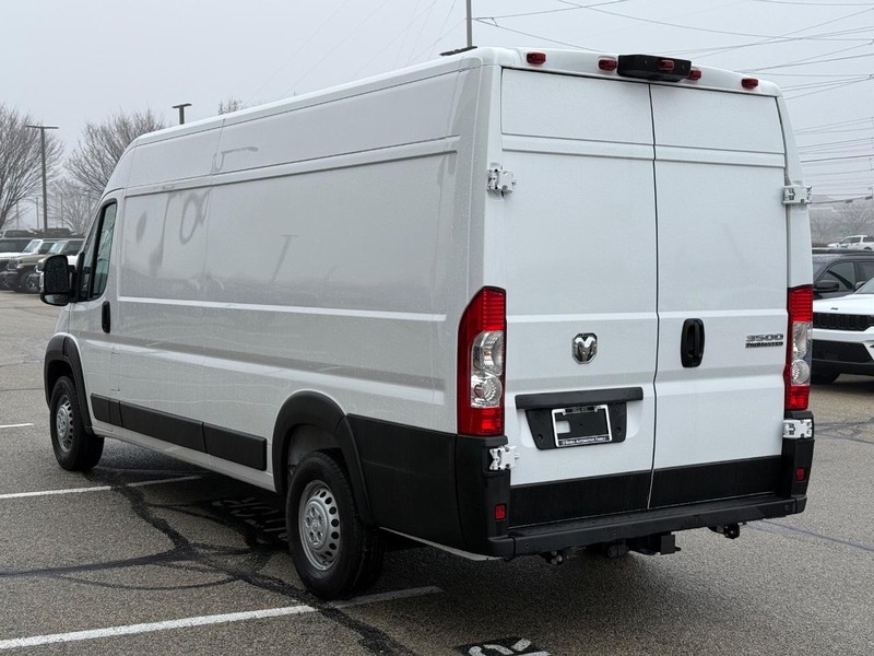 Ram ProMaster Cargo Van Vehicle Full-screen Gallery Image 05