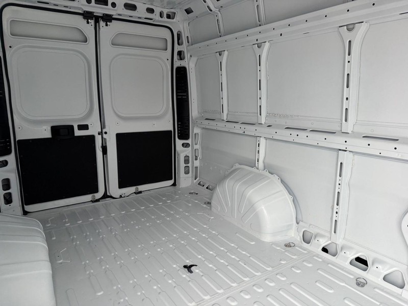 Ram ProMaster Cargo Van Vehicle Full-screen Gallery Image 11