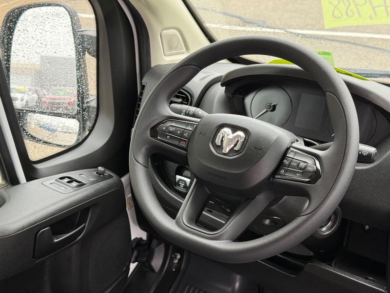 Ram ProMaster Cargo Van Vehicle Full-screen Gallery Image 13