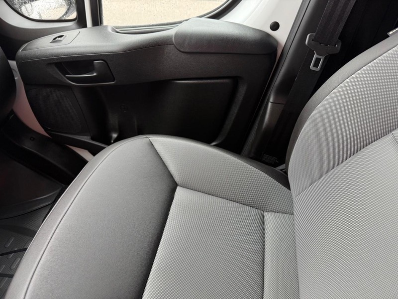 Ram ProMaster Cargo Van Vehicle Full-screen Gallery Image 21