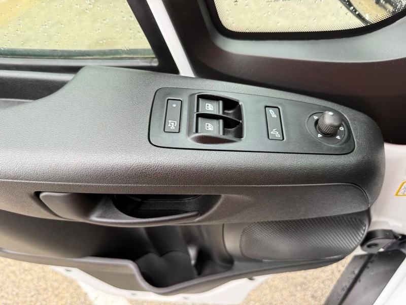 Ram ProMaster Cargo Van Vehicle Full-screen Gallery Image 24