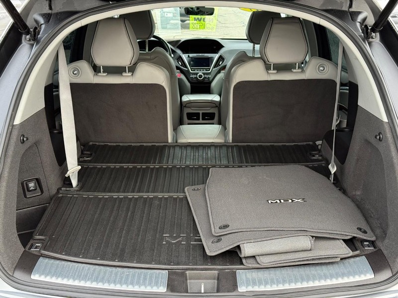 Acura MDX Vehicle Full-screen Gallery Image 07