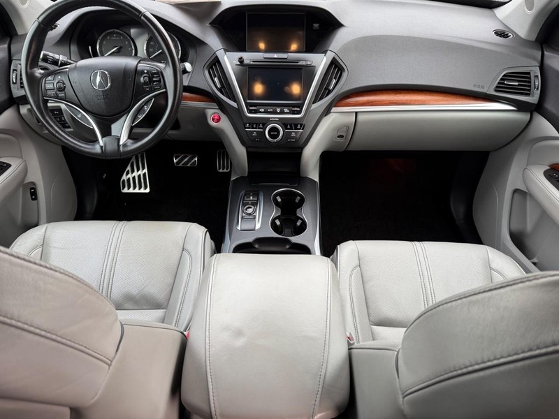 Acura MDX Vehicle Full-screen Gallery Image 13