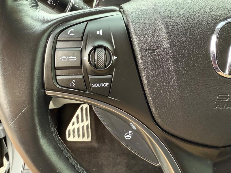 Acura MDX Vehicle Full-screen Gallery Image 15