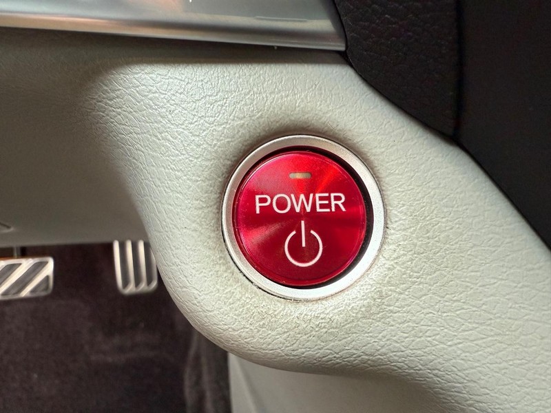 Acura MDX Vehicle Full-screen Gallery Image 17