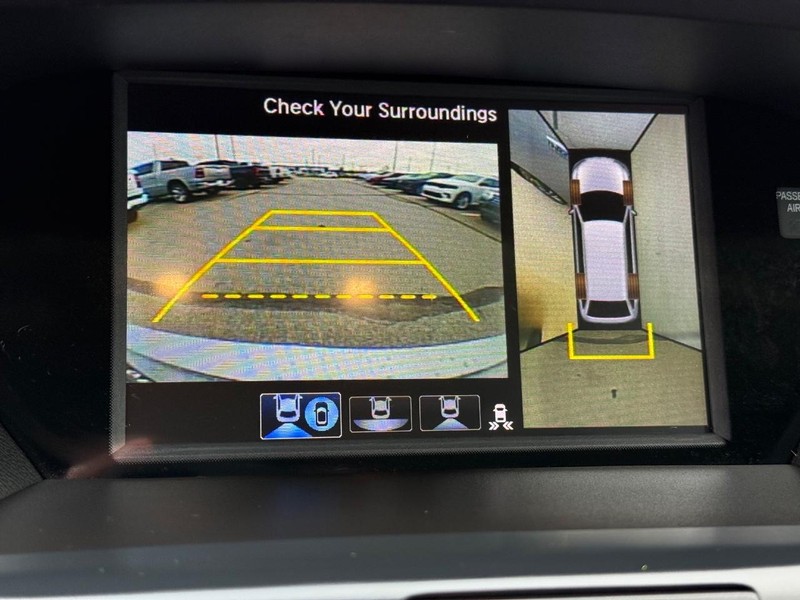 Acura MDX Vehicle Full-screen Gallery Image 19