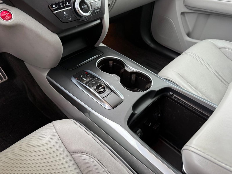 Acura MDX Vehicle Full-screen Gallery Image 21
