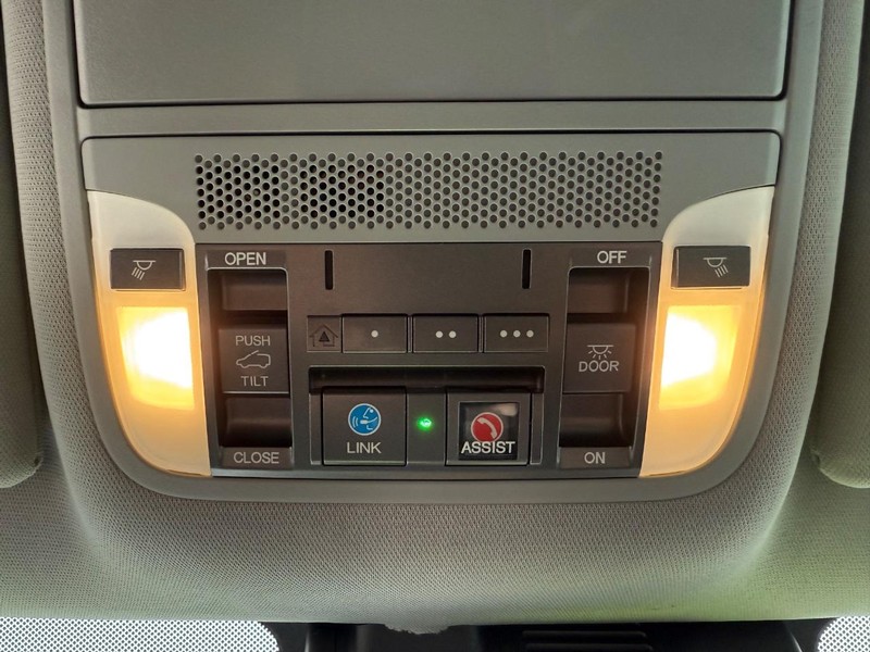 Acura MDX Vehicle Full-screen Gallery Image 23