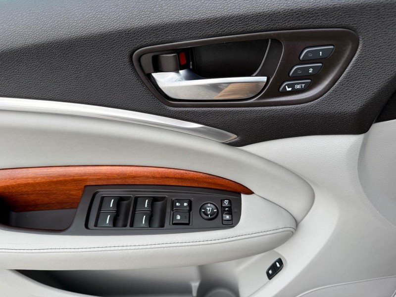 Acura MDX Vehicle Full-screen Gallery Image 26