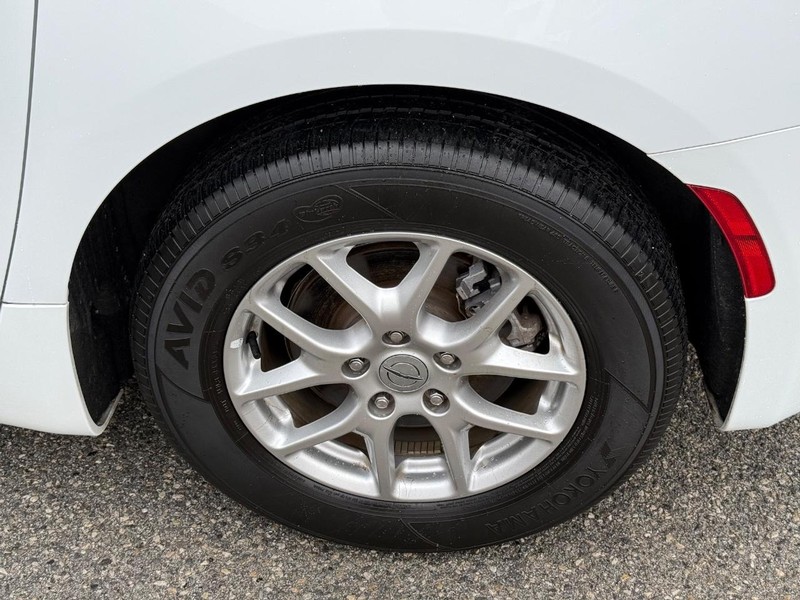 Chrysler Pacifica Vehicle Full-screen Gallery Image 06