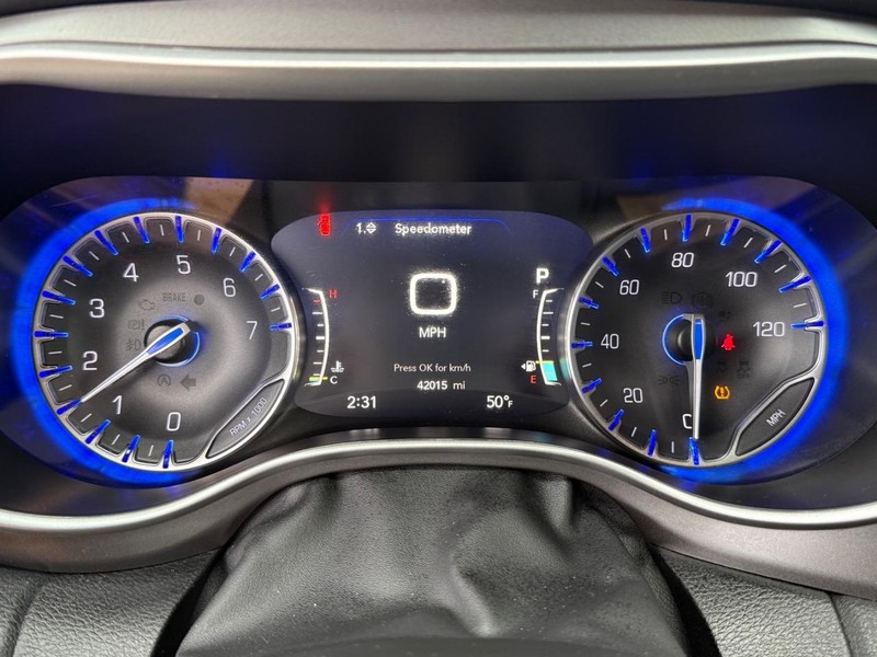 Chrysler Pacifica Vehicle Full-screen Gallery Image 22