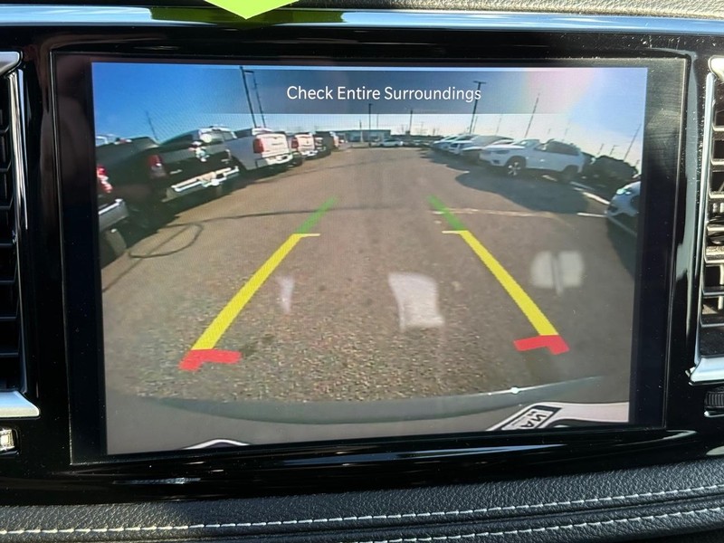 Chrysler Pacifica Vehicle Full-screen Gallery Image 17