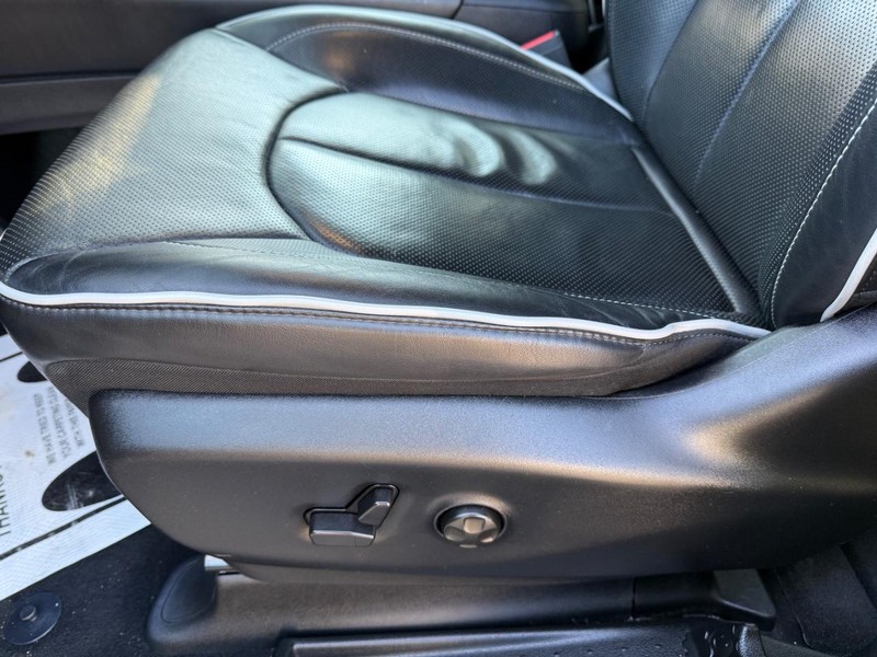 Chrysler Pacifica Vehicle Full-screen Gallery Image 24