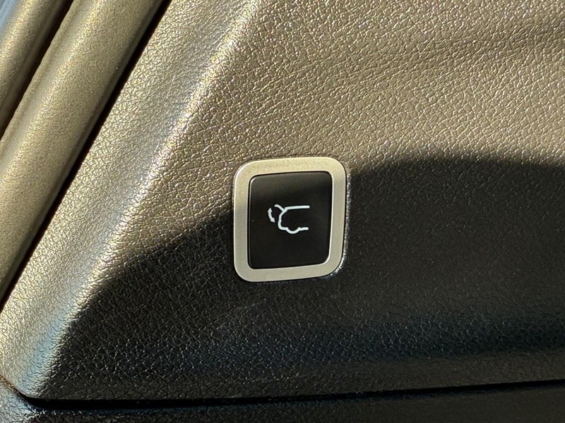 Chrysler Pacifica Vehicle Full-screen Gallery Image 08