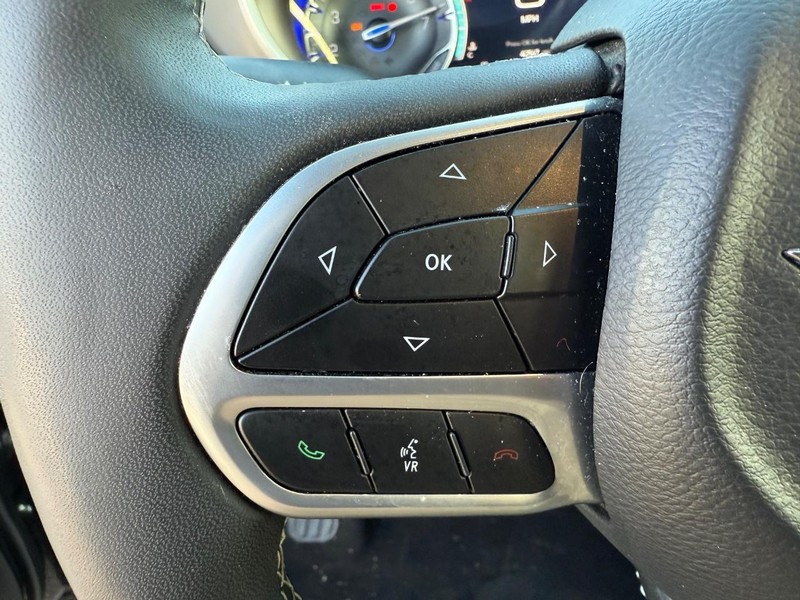 Chrysler Pacifica Vehicle Full-screen Gallery Image 15