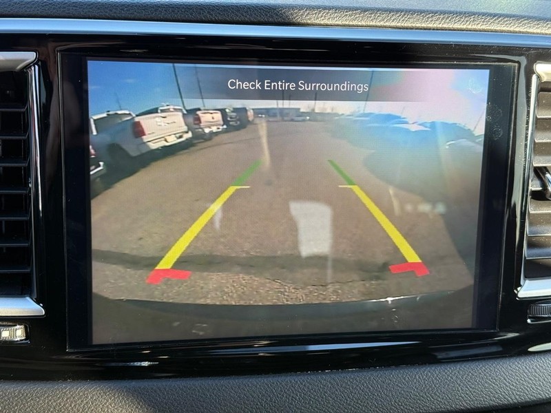 Chrysler Pacifica Vehicle Full-screen Gallery Image 19