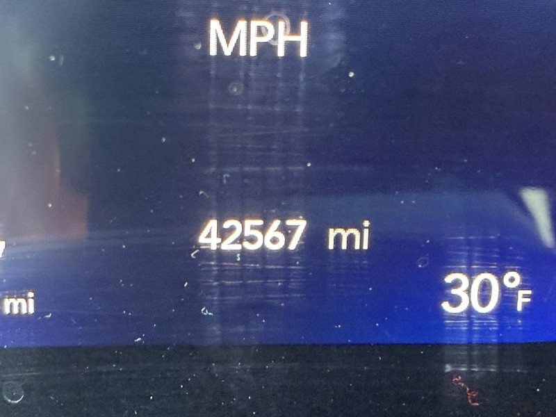 Chrysler Pacifica Vehicle Full-screen Gallery Image 24