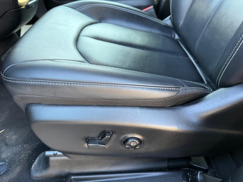 Chrysler Pacifica Vehicle Full-screen Gallery Image 26